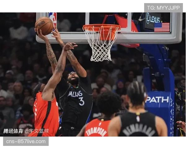 火箭采用全场领防持球人战术，双塔覆盖禁区并封锁传球路线